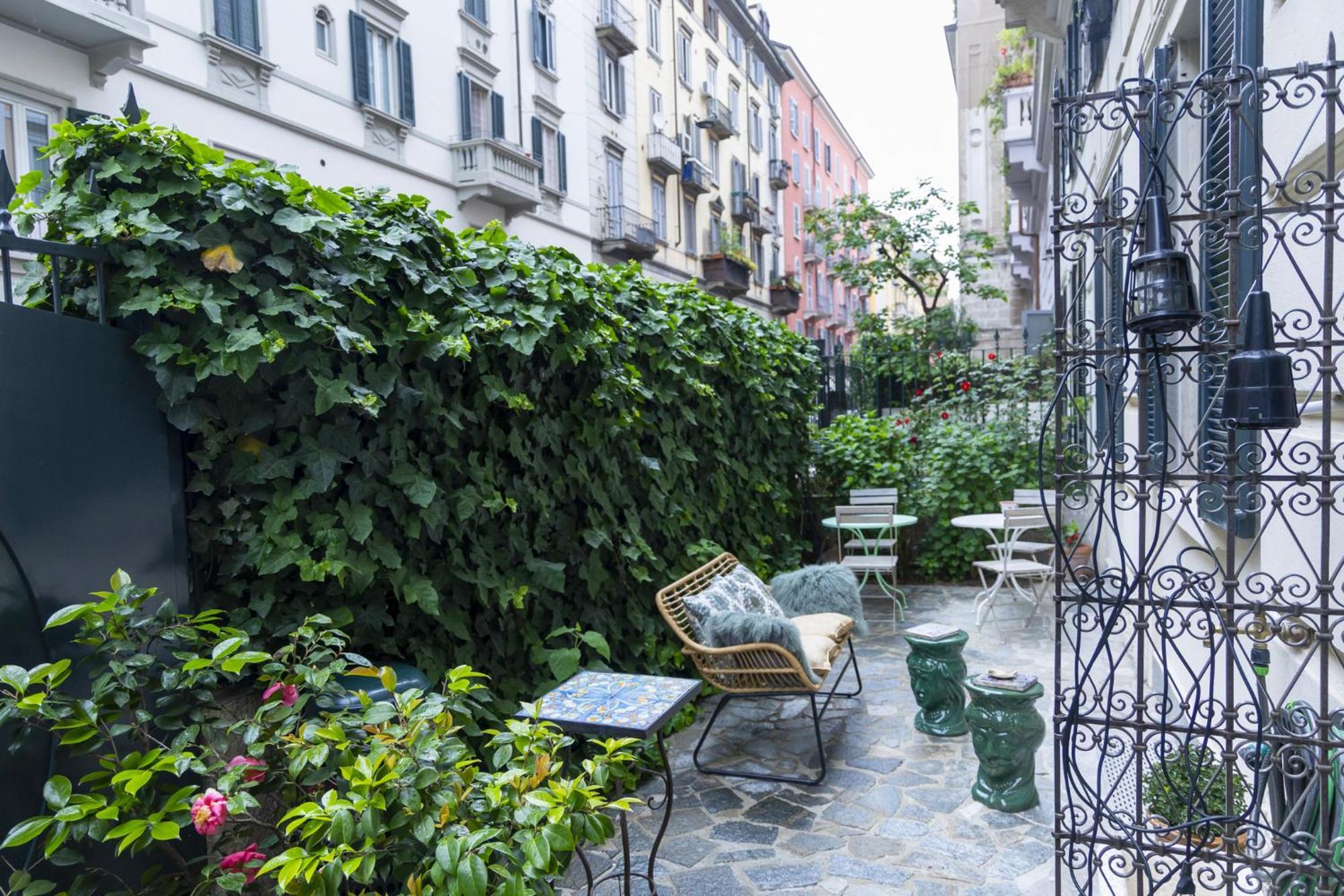 Luxury Bohemian Suite With Private Garden In Milan Exterior photo