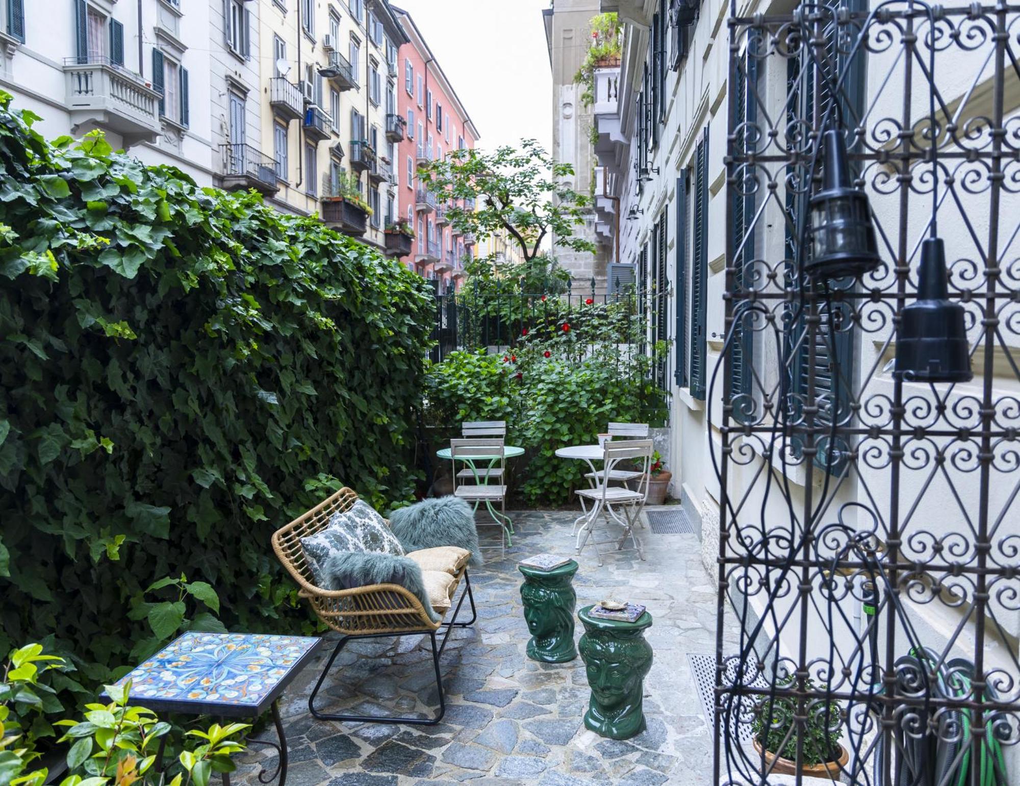 Luxury Bohemian Suite With Private Garden In Milan Exterior photo